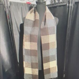 Elegant Checkered Women's Scarf